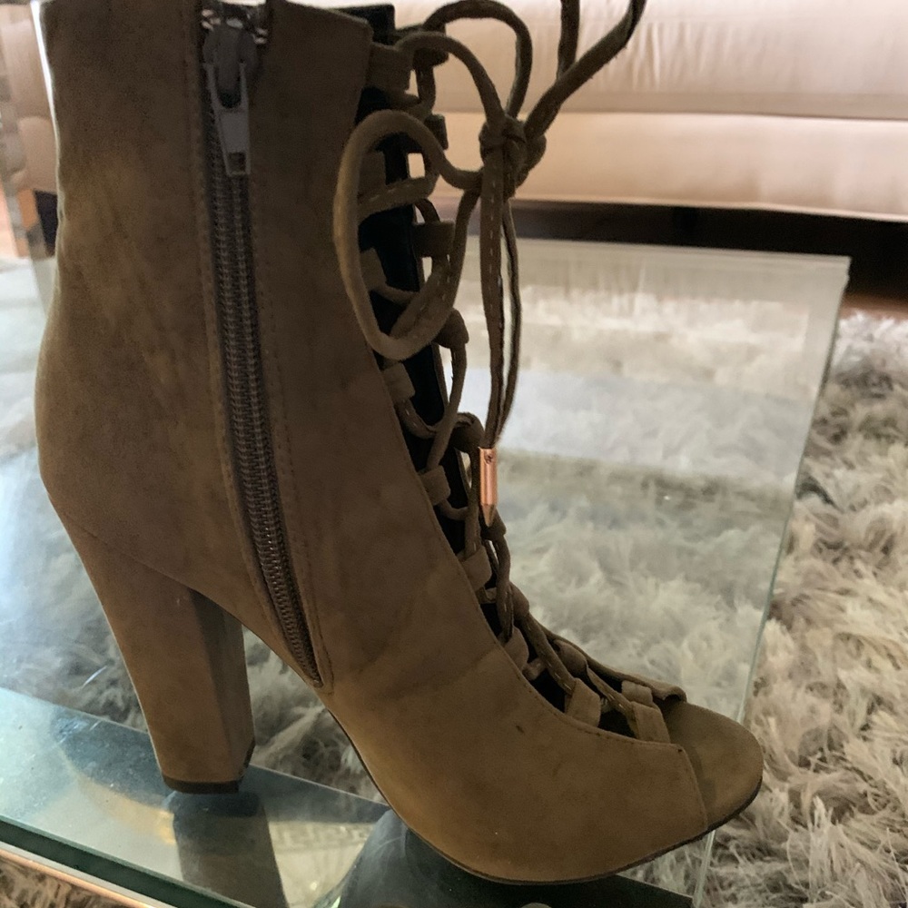 Booties Olive lace shoes